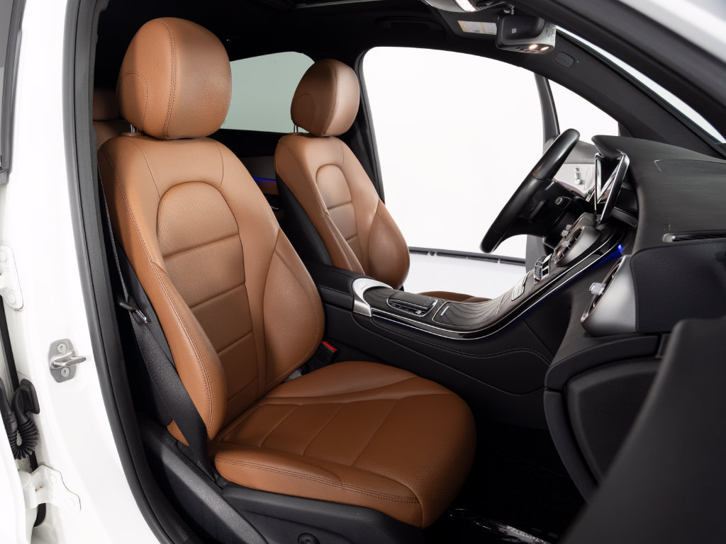 Used 2020 Mercedes-Benz GLC 300 4MATIC Coupe image 37