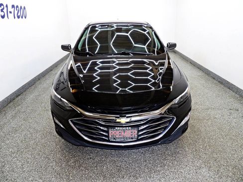 Used 2020 Chevrolet Malibu LT image 2