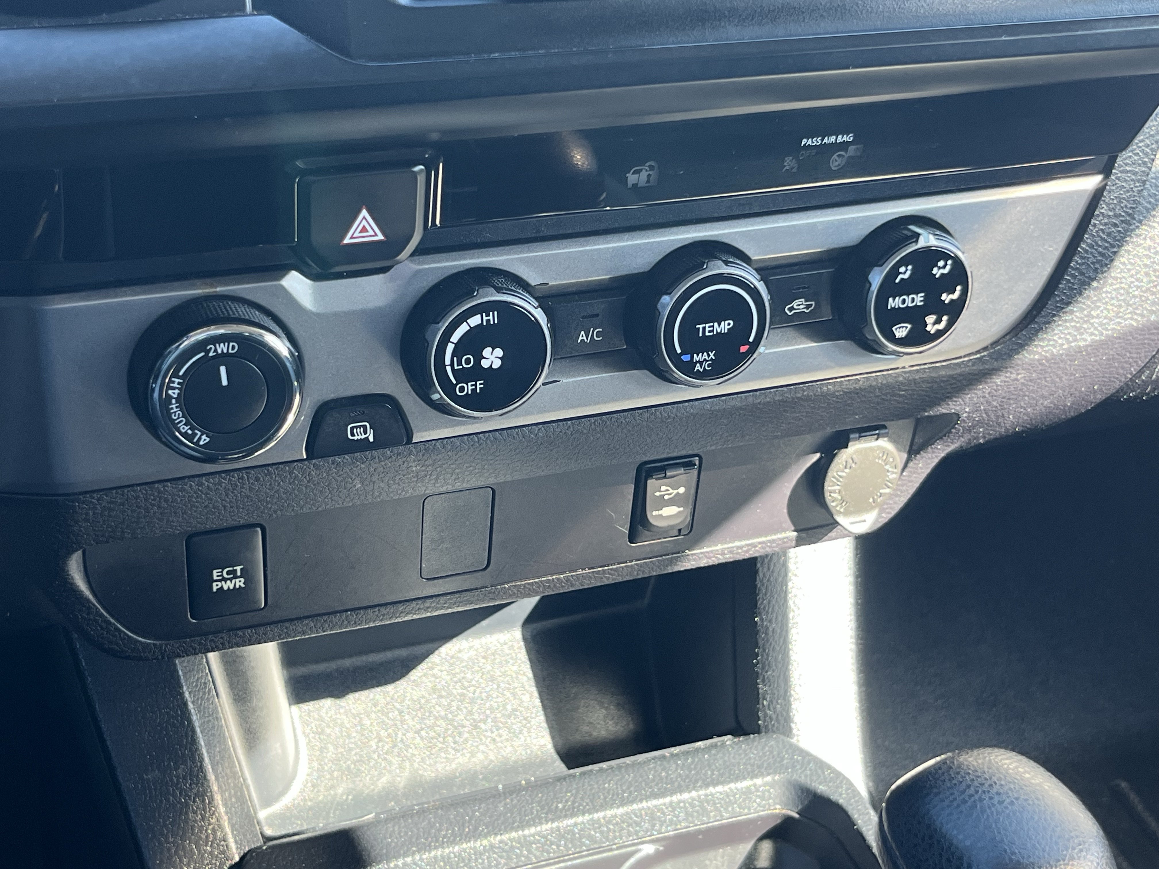 Used 2018 Toyota Tacoma SR AWD/4WD image 28