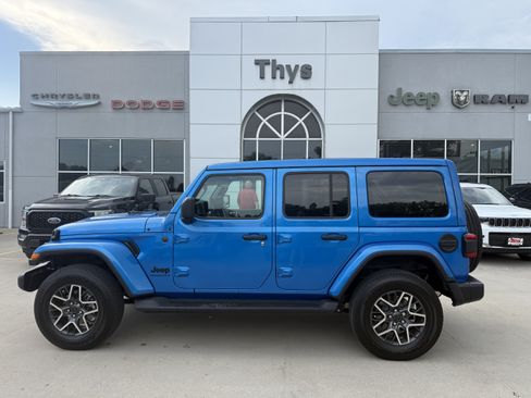 Used 2026 Jeep Wrangler Unlimited Sahara AWD/4WD image 31