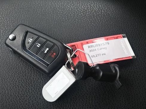 Used 2024 Toyota Camry SE FWD image 9
