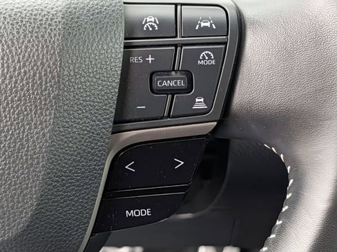 Used 2025 Toyota Camry SE FWD image 19