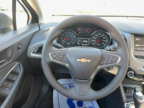 Used 2017 Chevrolet Cruze LT w/ Convenience Package image 14