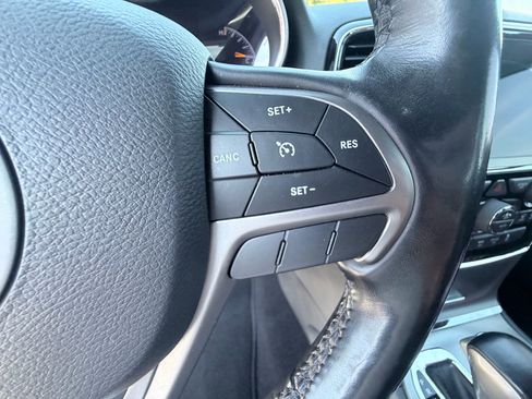 Used 2020 Jeep Grand Cherokee Altitude RWD image 16