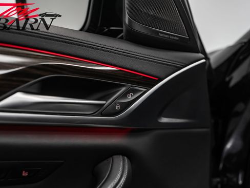 Used 2022 BMW M5 w/ Executive Package image 22