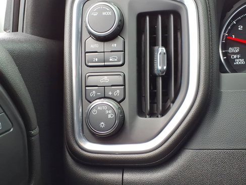 Used 2022 Chevrolet Silverado 1500 LT AWD/4WD image 25