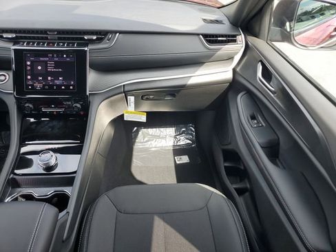 New 2025 Jeep Grand Cherokee Laredo X image 19