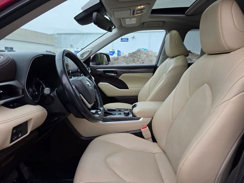 Used 2022 Toyota Highlander Limited image 18