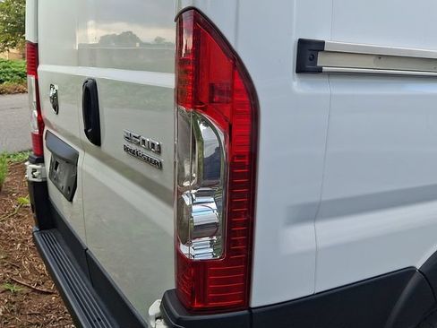 Used 2024 RAM ProMaster 2500 w/ Convenience Group FWD image 7