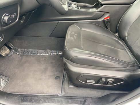 Used 2024 Jeep Grand Cherokee Altitude image 23