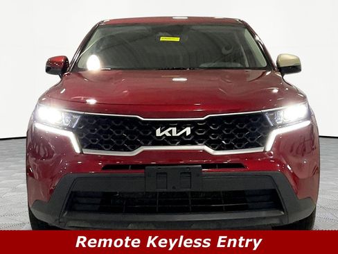 Used 2023 Kia Sorento LX FWD image 2