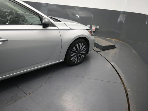 Used 2024 Nissan Altima 2.5 SV FWD image 22