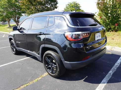Used 2023 Jeep Compass Latitude w/ Convenience Group AWD/4WD image 10