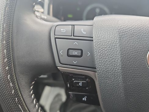 Used 2025 Toyota Camry SE w/ Convenience Package FWD image 16