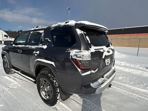 Used 2018 Toyota 4Runner TRD Off-Road Premium image 3