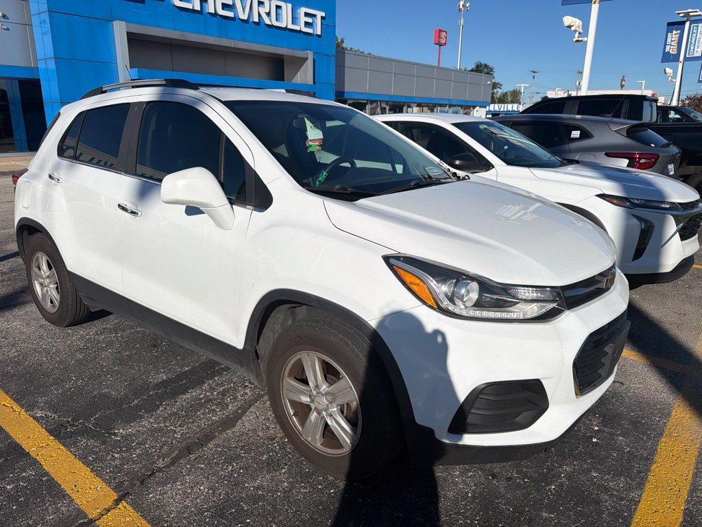 Used 2019 Chevrolet Trax LT w/ LT Convenience Package FWD image 2