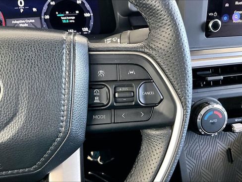 Certified 2025 Toyota Tacoma TRD Off-Road image 13