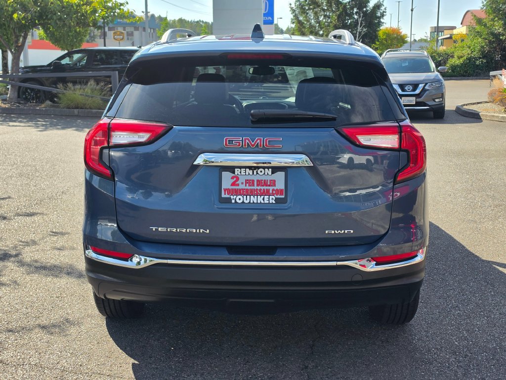 Used 2024 GMC Terrain SLT AWD/4WD image 4