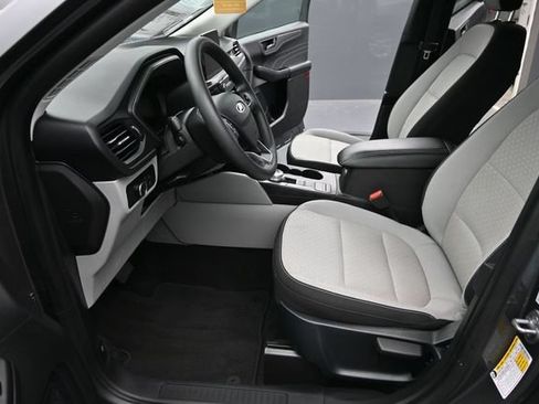 Used 2025 Ford Escape Active AWD/4WD image 10