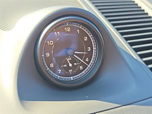 Certified 2025 Porsche Macan image 29