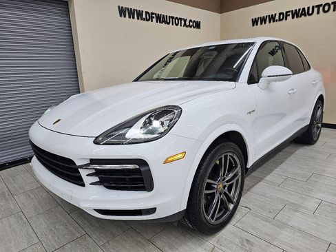 Used 2020 Porsche Cayenne E-Hybrid image 2