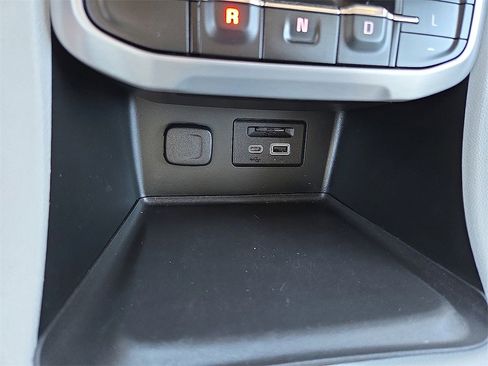 Used 2022 GMC Acadia SLT w/ Technology Package image 14