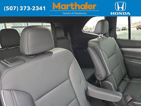 Used 2025 Buick Enclave Preferred image 17