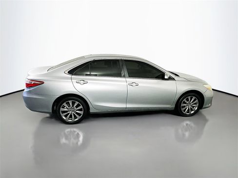 Used 2017 Toyota Camry XLE image 8