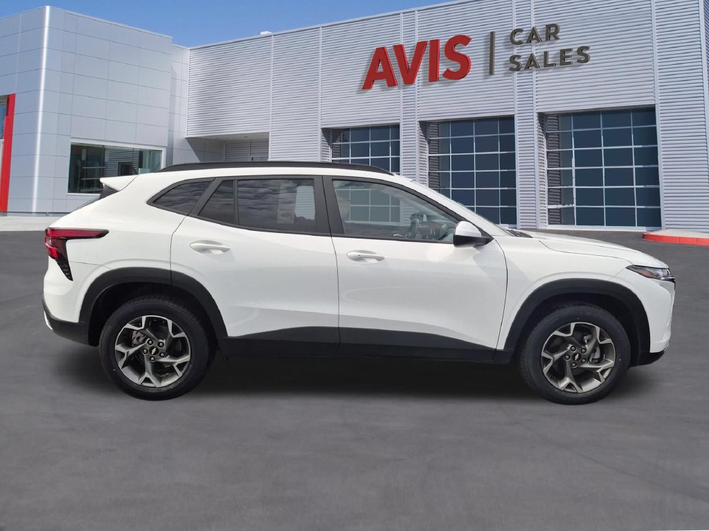 Used 2025 Chevrolet Trax LT w/ LT Convenience Package FWD image 5