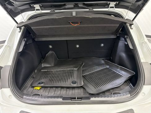 Used 2025 Toyota Corolla SE w/ SE Package FWD image 18
