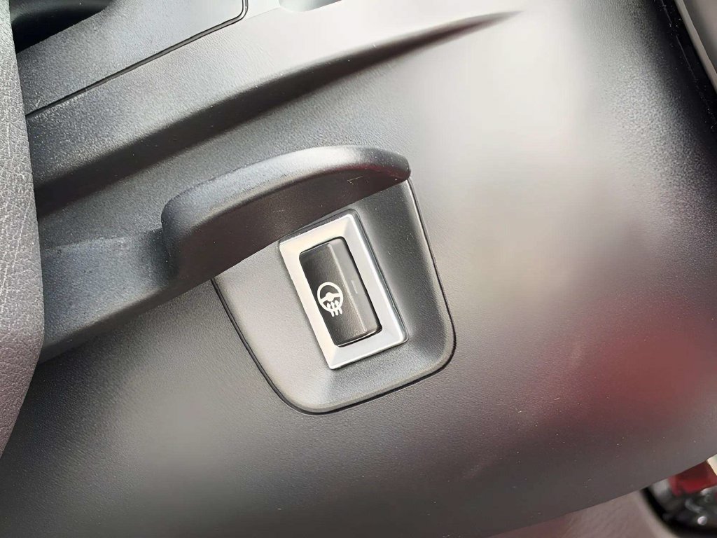 Used 2018 BMW M3 RWD image 16