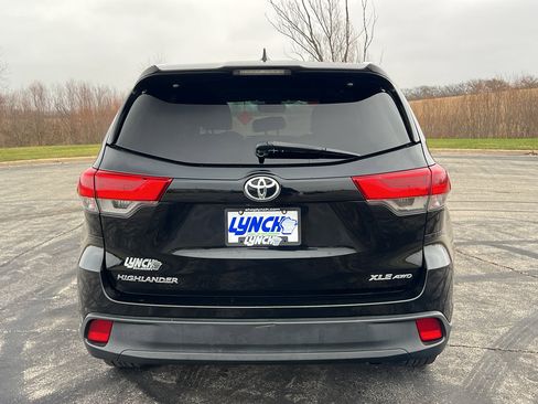 Used 2018 Toyota Highlander XLE image 3