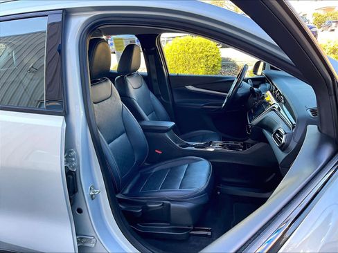 Certified 2023 Chevrolet Bolt EUV LT w/ Convenience Package image 11