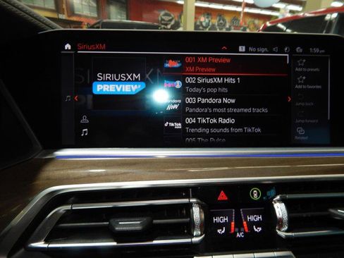 Used 2021 BMW X5 xDrive40i w/ M Sport Package image 24