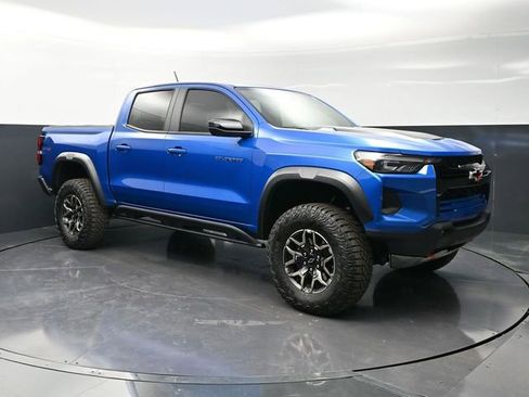 Used 2024 Chevrolet Colorado ZR2 w/ Technology Package image 3