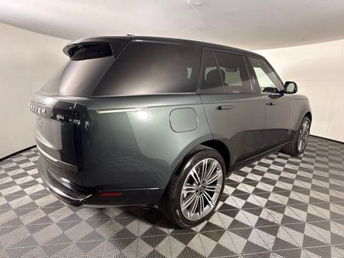 Used 2025 Land Rover Range Rover SE AWD/4WD image 7
