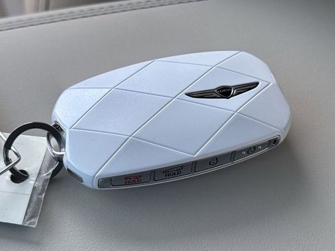 Used 2026 Genesis GV70 2.5T Select image 33