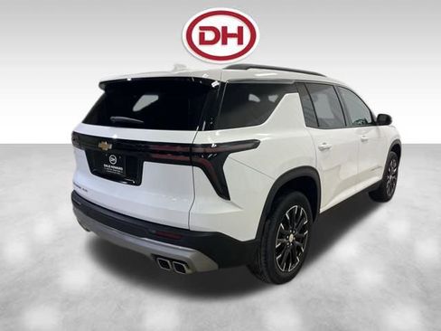 Used 2025 Chevrolet Traverse LT w/ Sun and Wheel Package image 12