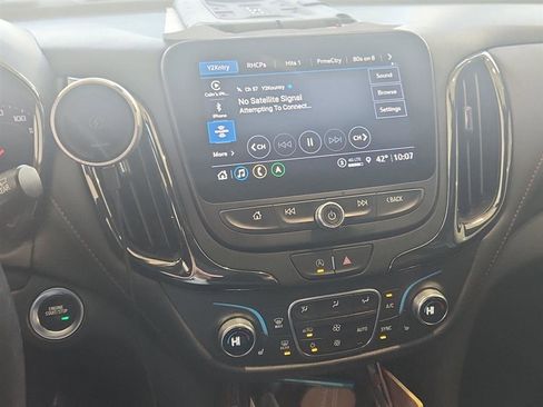 Used 2022 Chevrolet Equinox RS w/ Infotainment Package image 5