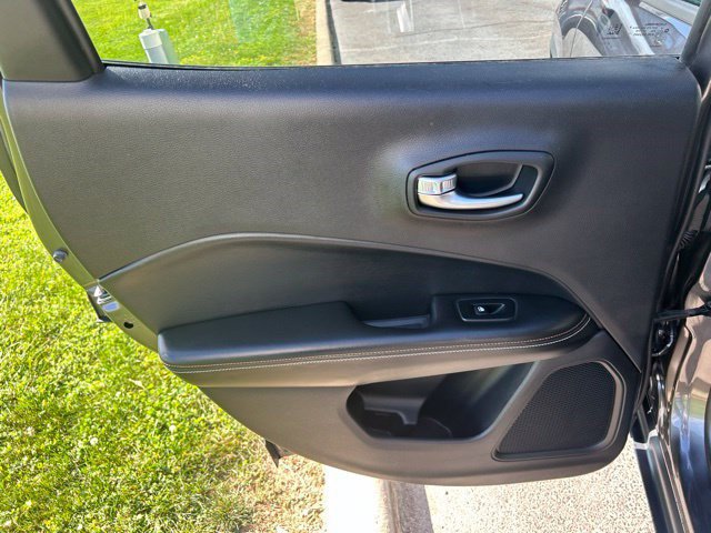 Used 2018 Jeep Compass Latitude FWD image 37