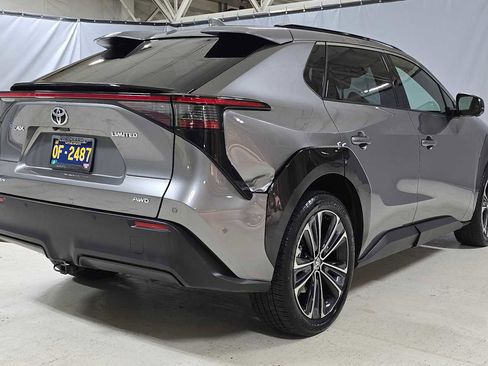 Used 2024 Mercedes-Benz Sprinter 2500 image 33