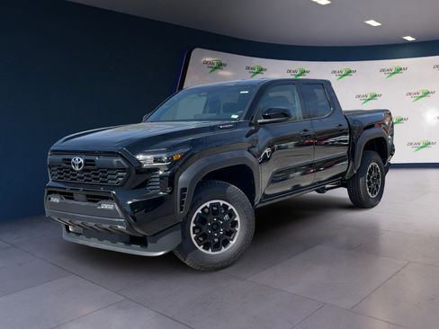 Used 2025 Toyota Tacoma TRD Off-Road image 3
