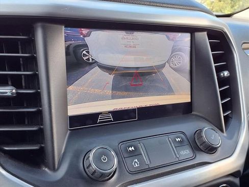 Used 2021 GMC Acadia SLE w/ Driver Convenience Package image 9