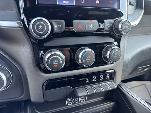 New 2026 RAM 1500 Express AWD/4WD image 19
