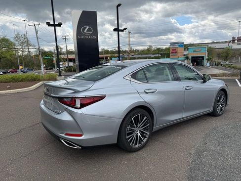 Used 2025 Lexus ES 350 w/ Premium Package image 4