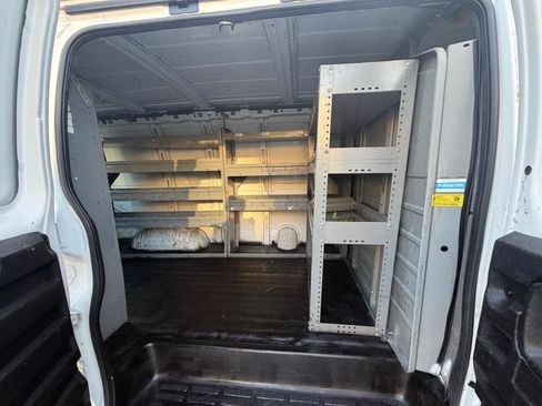 Used 2012 Chevrolet Express 2500 RWD image 18