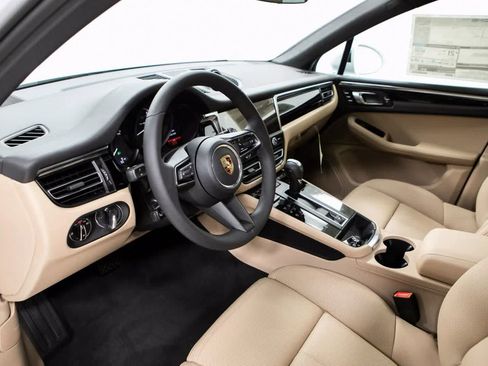 Certified 2026 Porsche Macan image 4