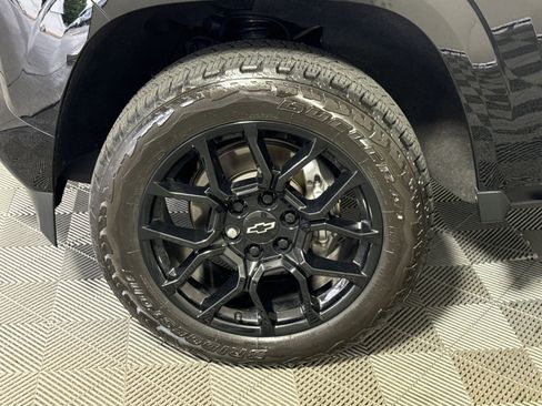 Used 2024 Chevrolet Colorado Z71 w/ LPO, Dark Essentials Package AWD/4WD image 12