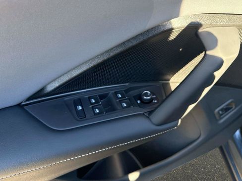 New 2025 Volkswagen Tiguan SE image 18