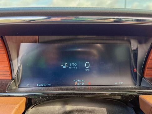 Used 2022 Lincoln Navigator Reserve image 3